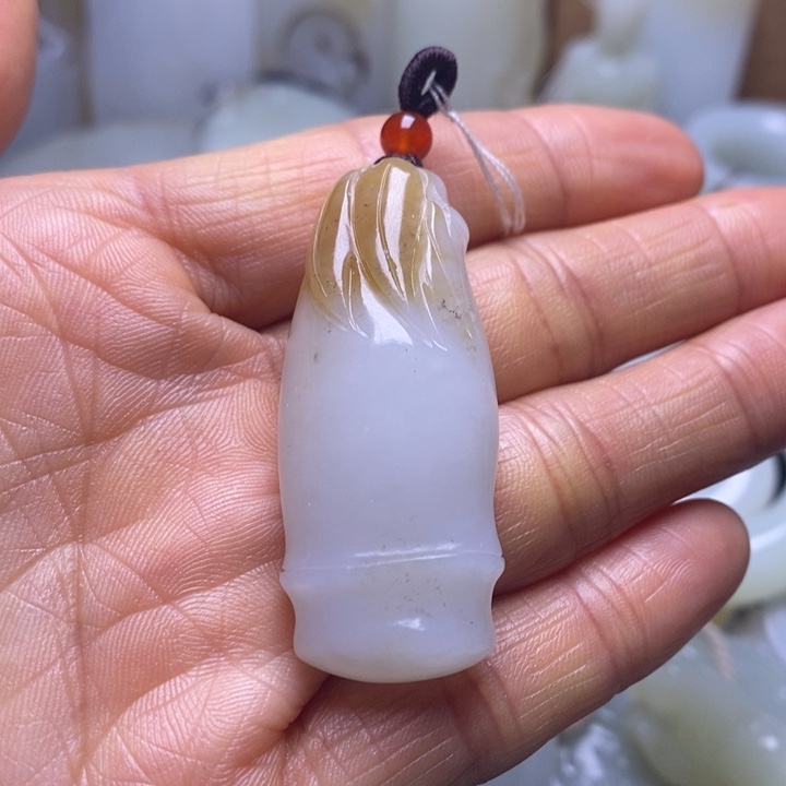 和田玉未镶嵌把件