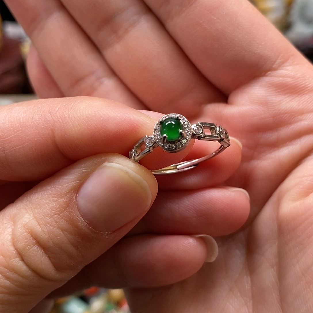 翡翠颈饰未镶嵌翡翠