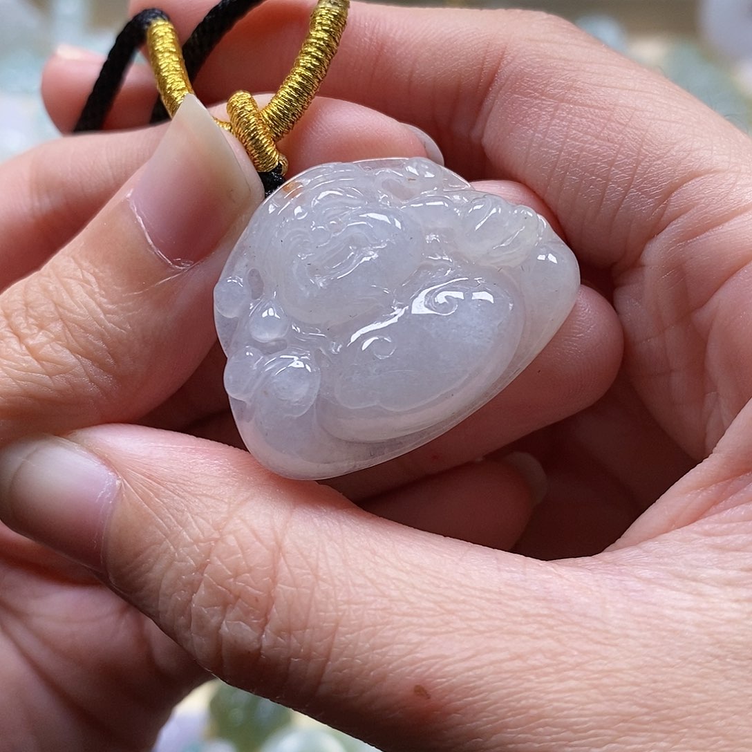 翡翠颈饰未镶嵌闪