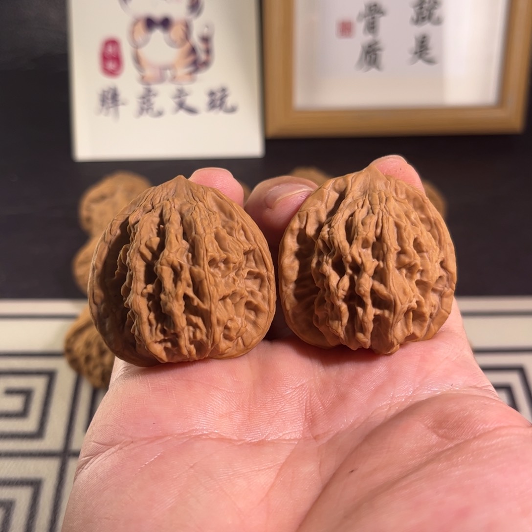 文玩核桃吊坠捏****僞虎头