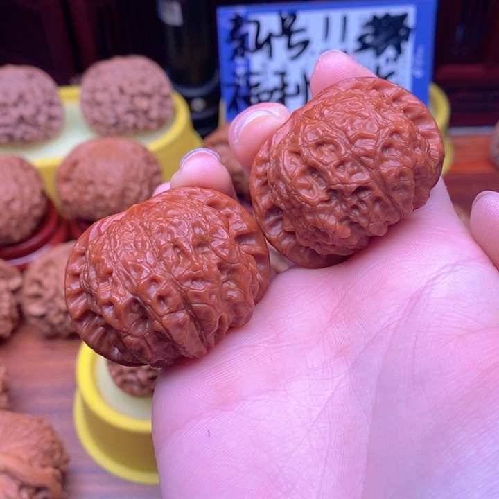 文玩核桃吊坠大**呀血麒麟