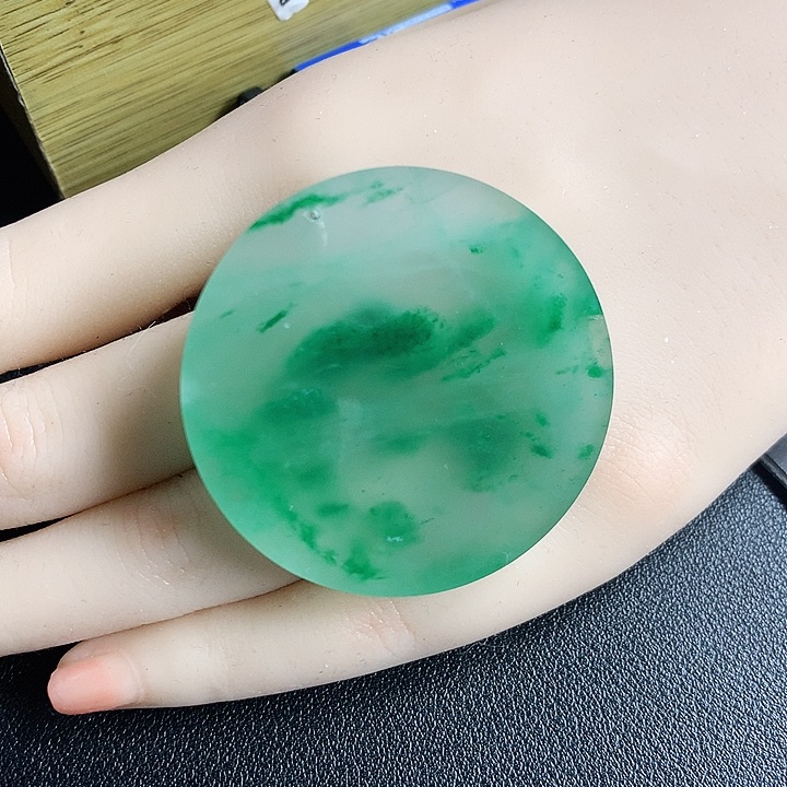 石英质玉吊坠未镶嵌五**?