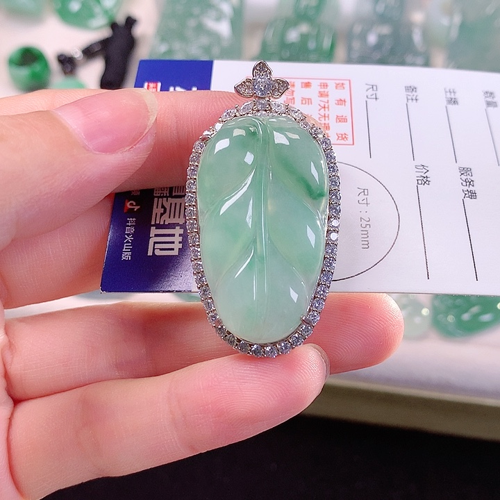 翡翠颈饰银S925镶嵌翡翠