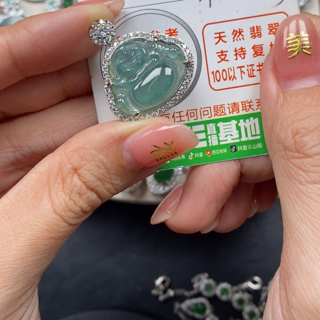 翡翠颈饰未镶嵌翡翠