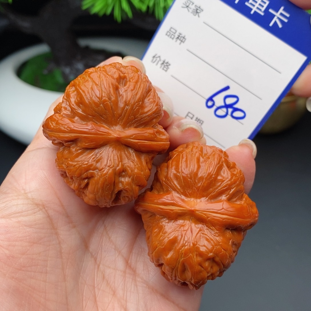 文玩核桃把件我****。44元宝680