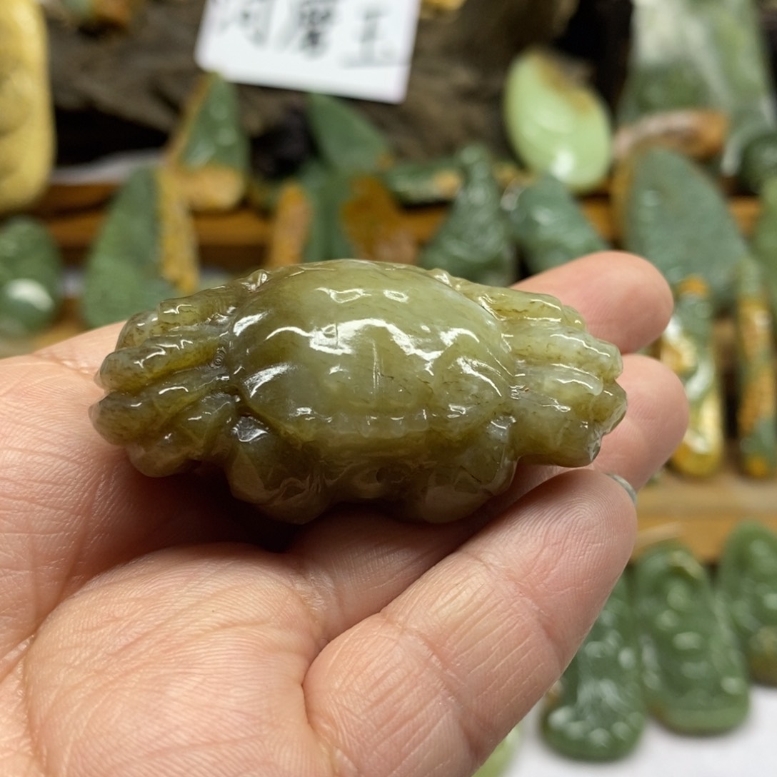 和田玉颈饰未镶嵌螃蟹