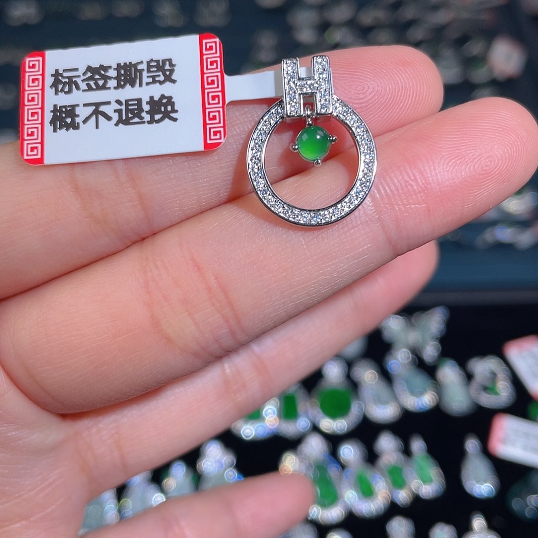 吊坠(不含链)未镶嵌翡翠