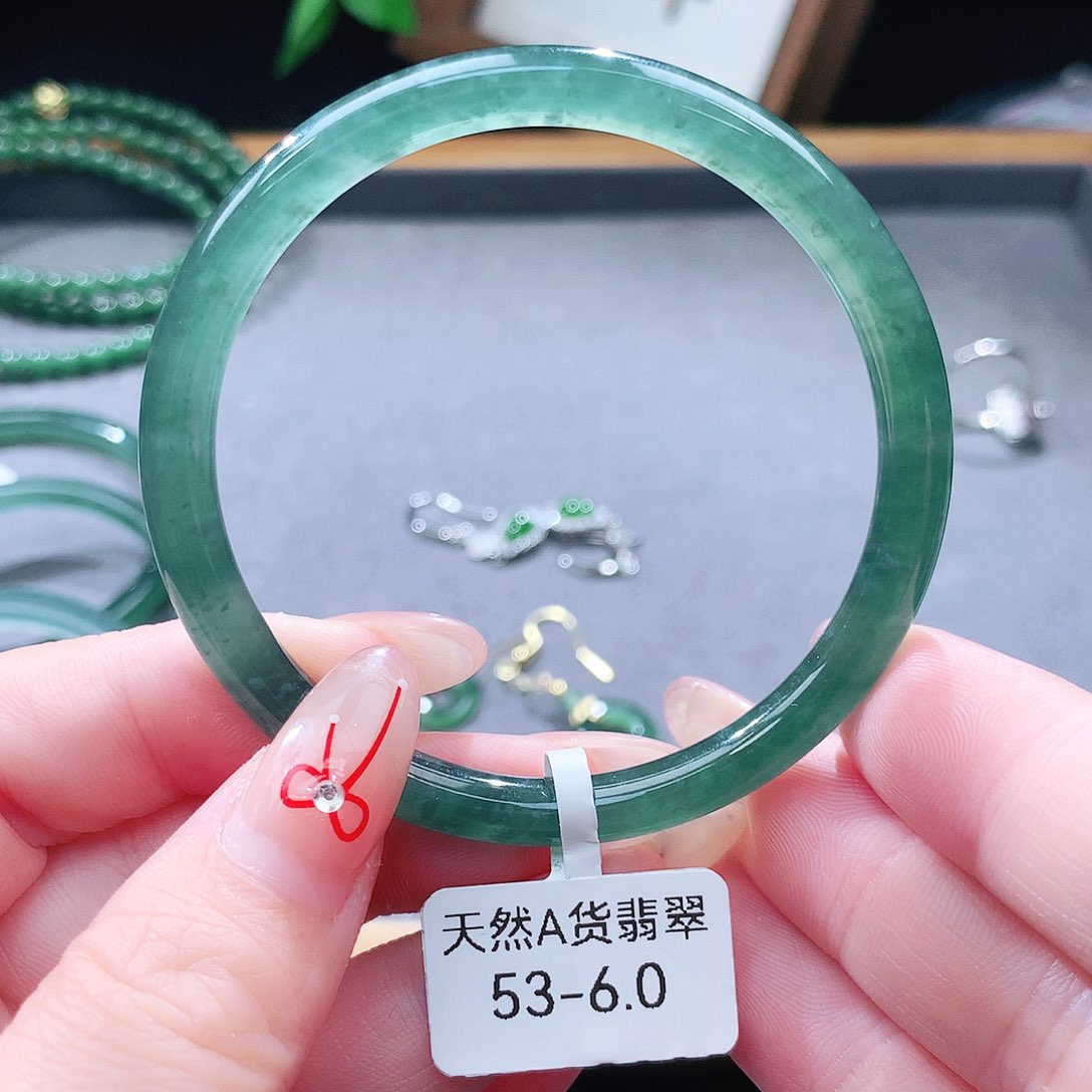 翡翠未镶嵌手镯（圆镯）