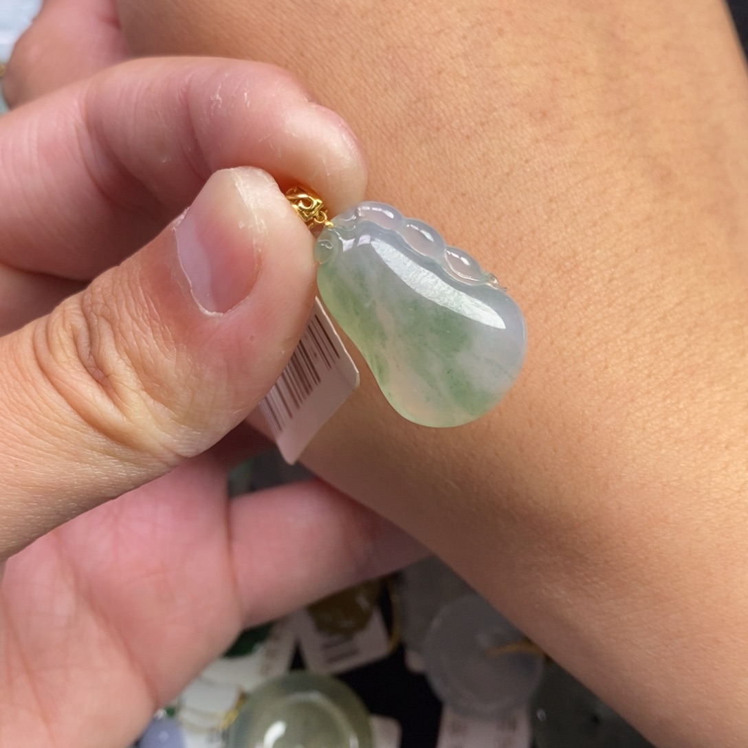 翡翠18K金镶嵌颈饰福瓜