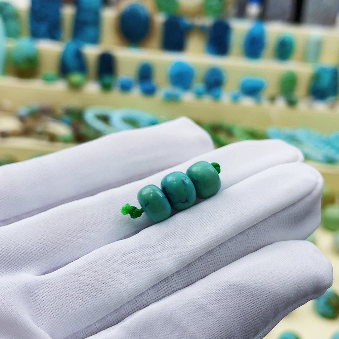 绿松石颈饰未镶嵌