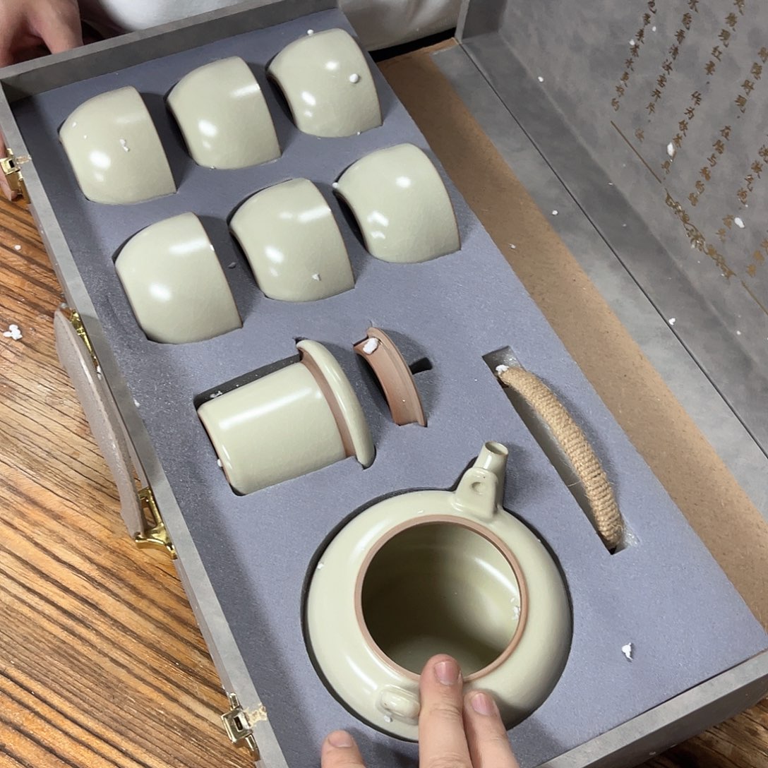 孤品茶具套装等。        