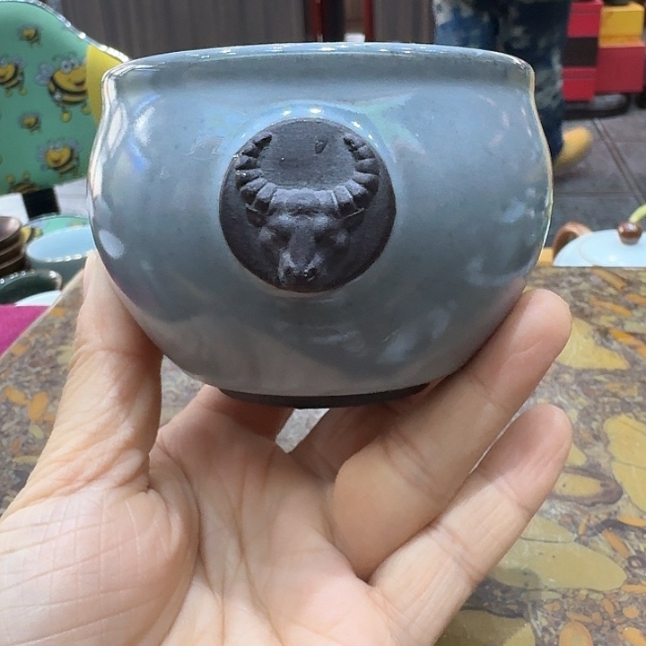 主人杯一个，瓷。。品茗