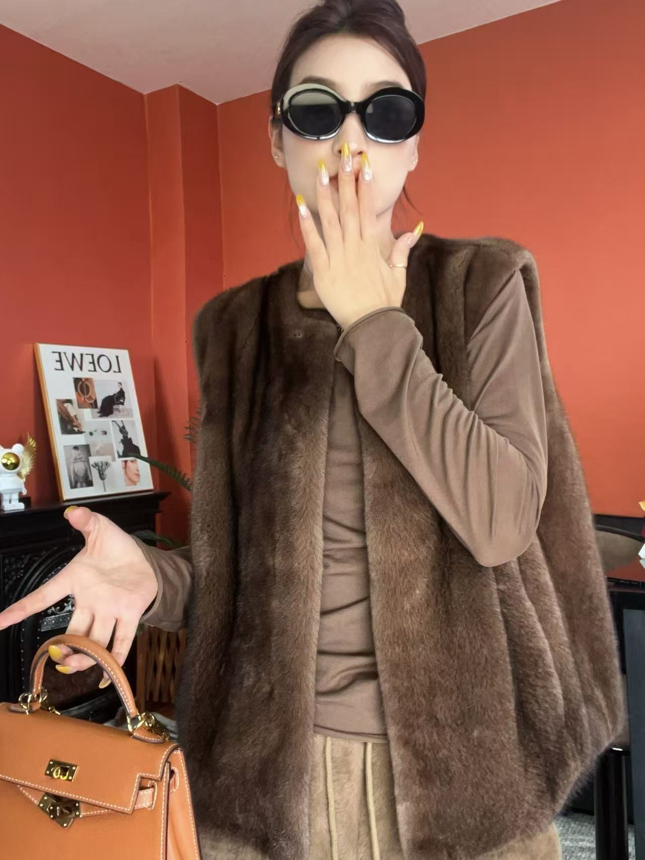 【XUANXUAN】晨晨「焦糖玛丽」 新款马甲天鹅绒网红水貂坎肩女士黑色