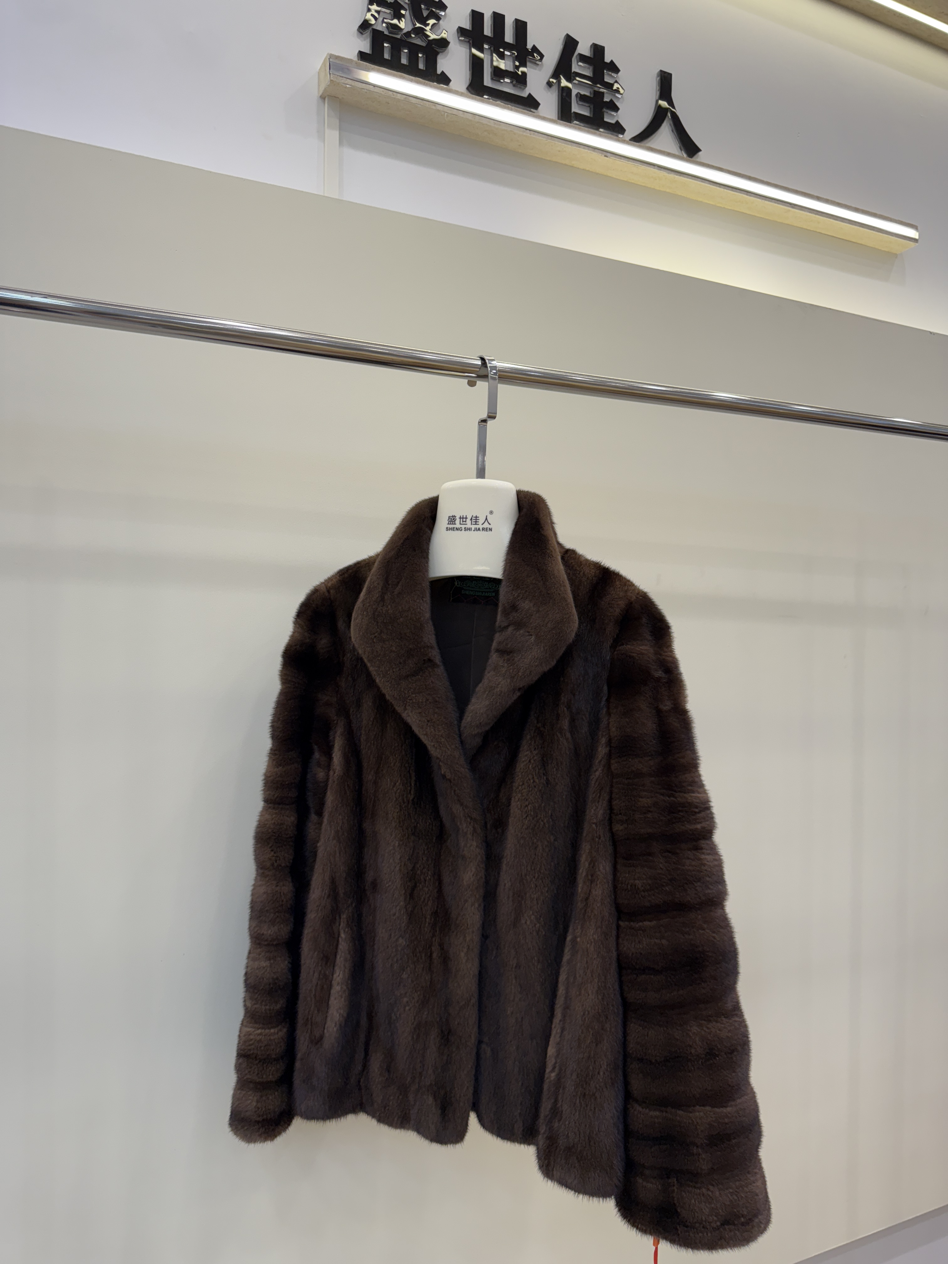 盛世佳人    咖啡机开分刀菱型领横袖款