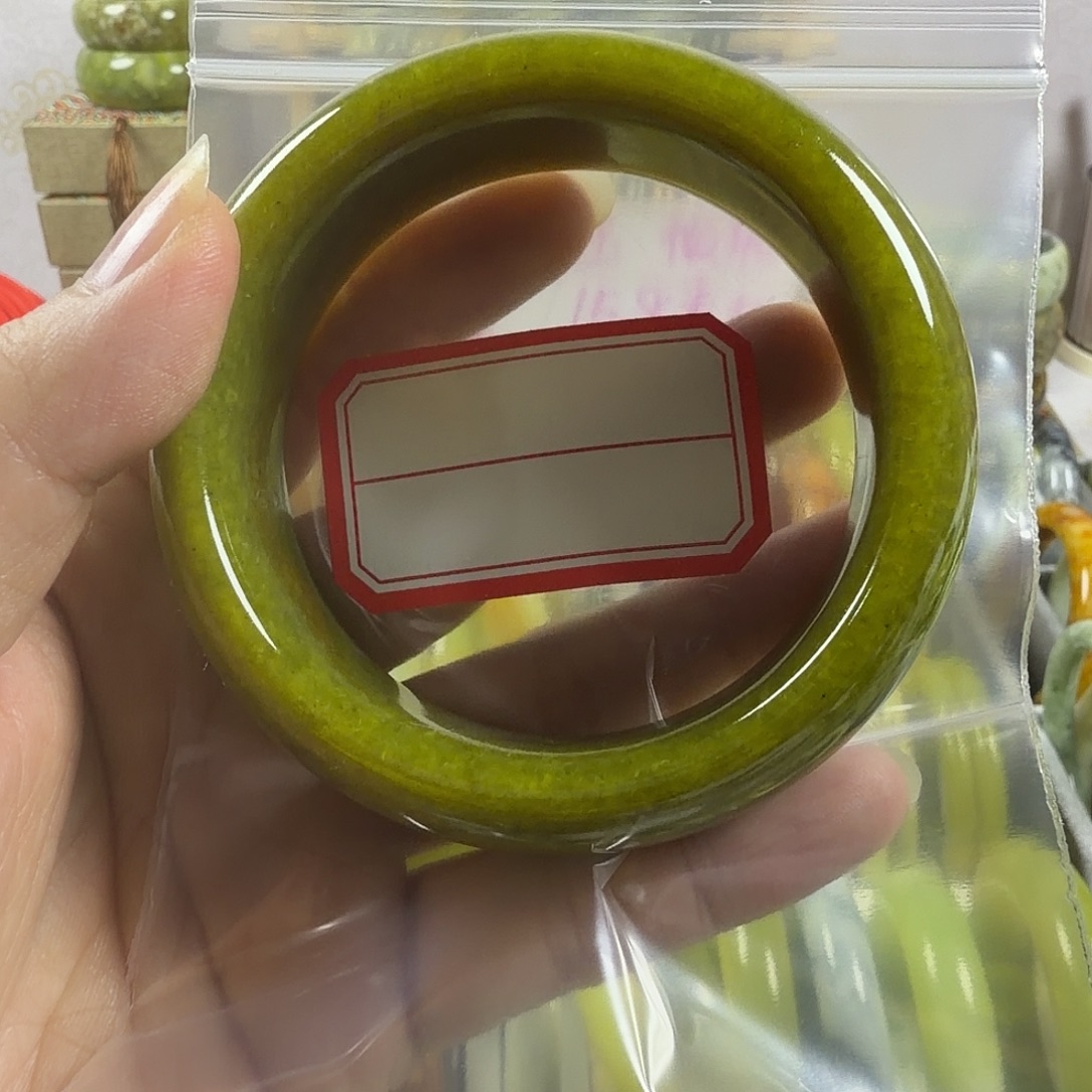 金***º蛇纹石玉未镶嵌手镯