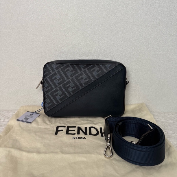 99新 FENDI/芬迪 4434/男士时尚经典印花相机包