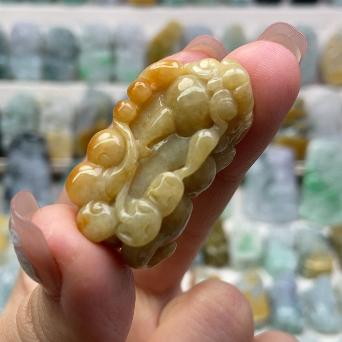 翡翠吊坠(赠链)未镶嵌