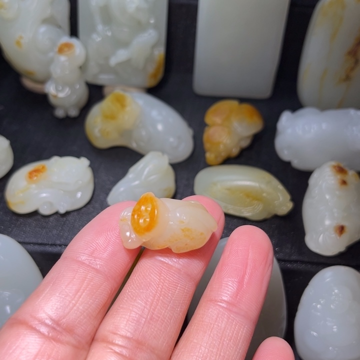 和田玉颈饰未镶嵌一**气