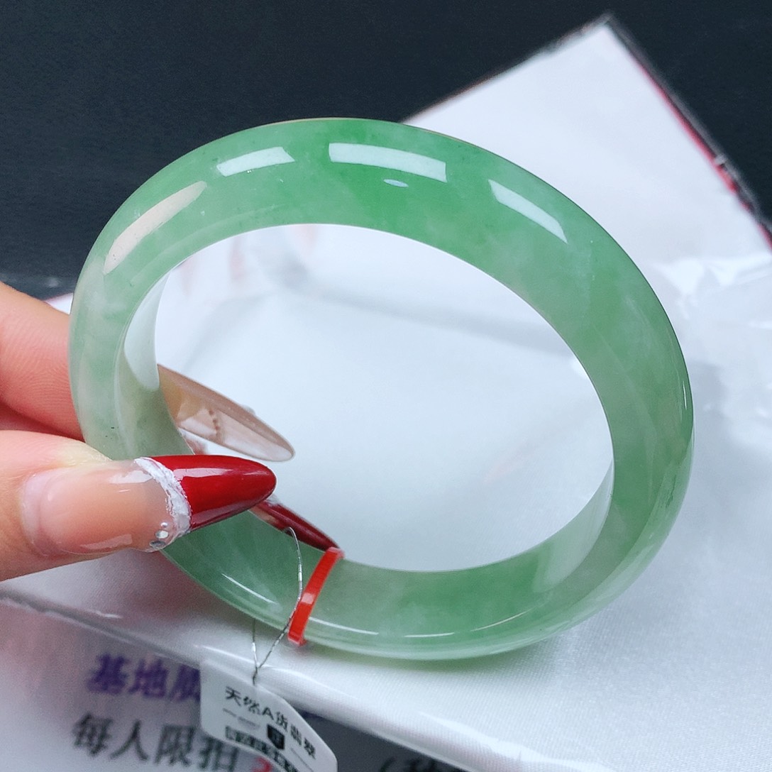翡翠手镯未镶嵌58圈