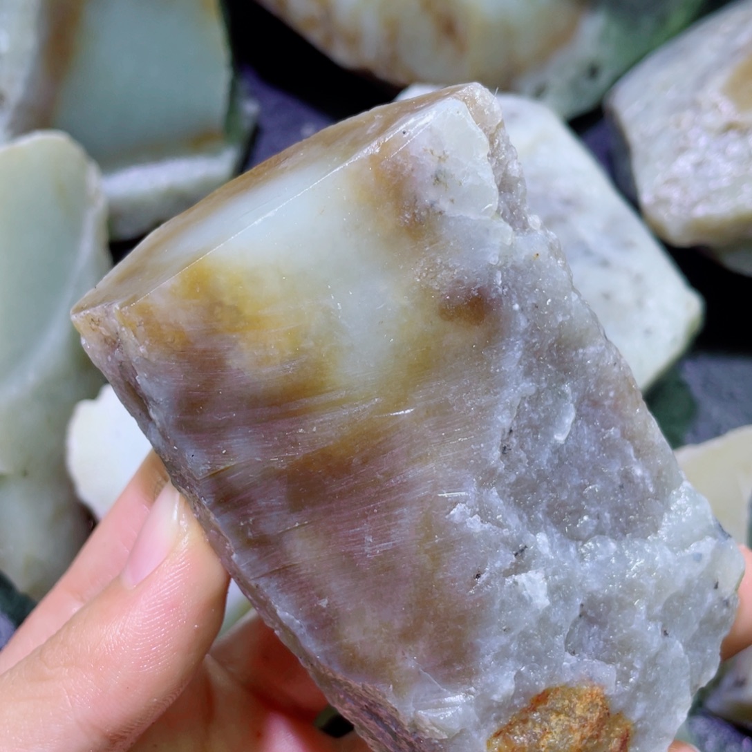 和田玉未镶嵌珠宝半成品