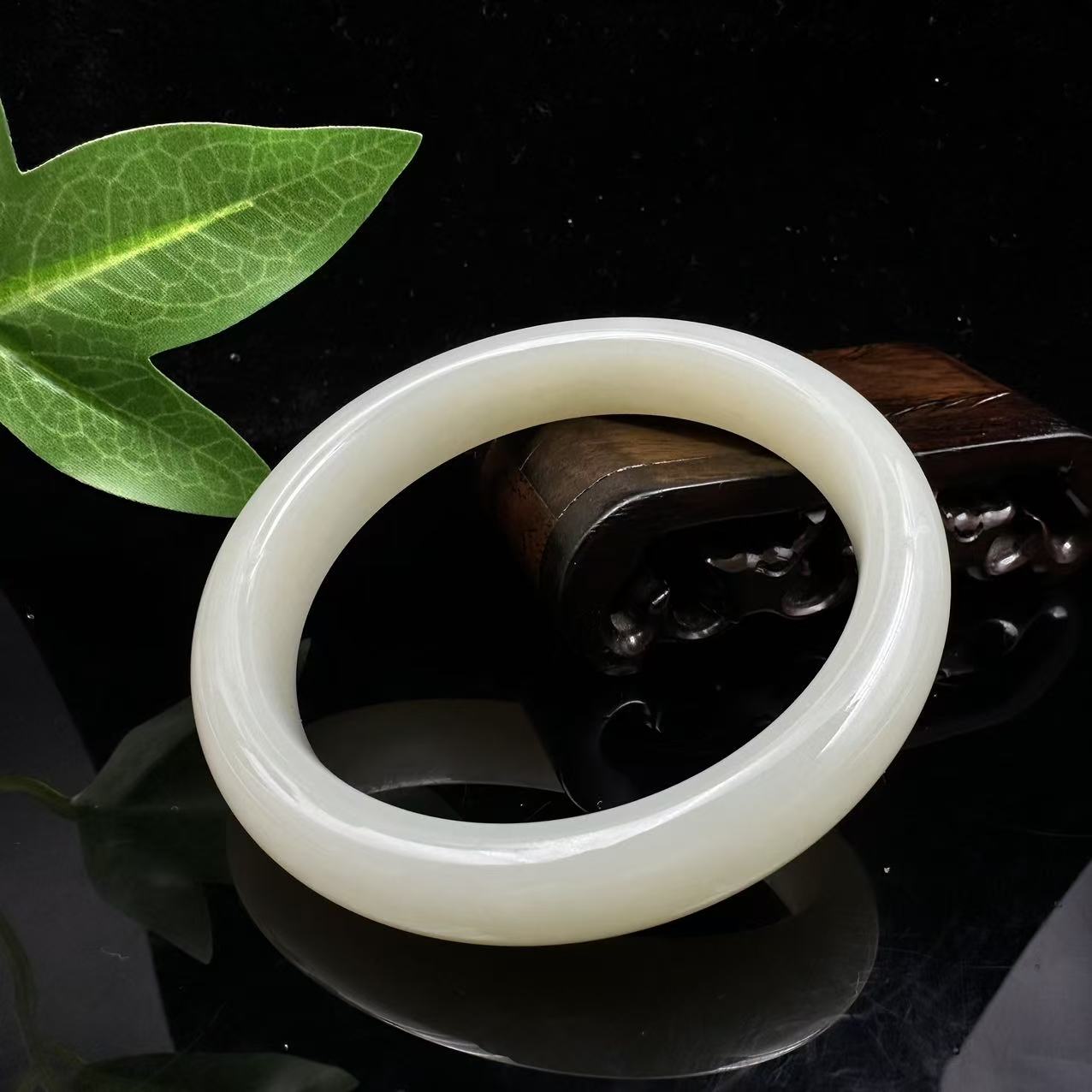 A402 和田玉手镯 NJ464101532