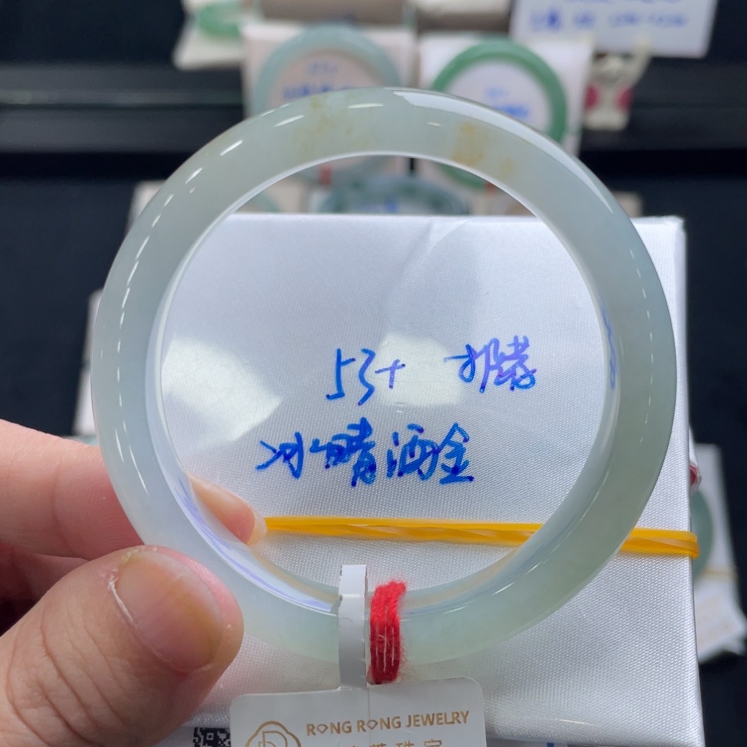 翡翠手镯未镶嵌翡翠手镯