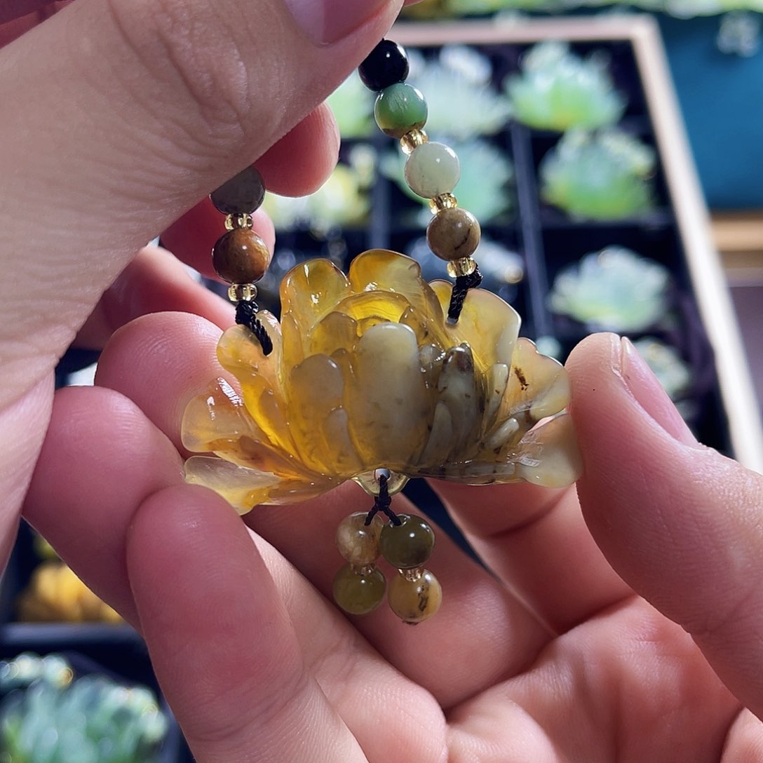 蛇纹石玉颈饰未镶嵌