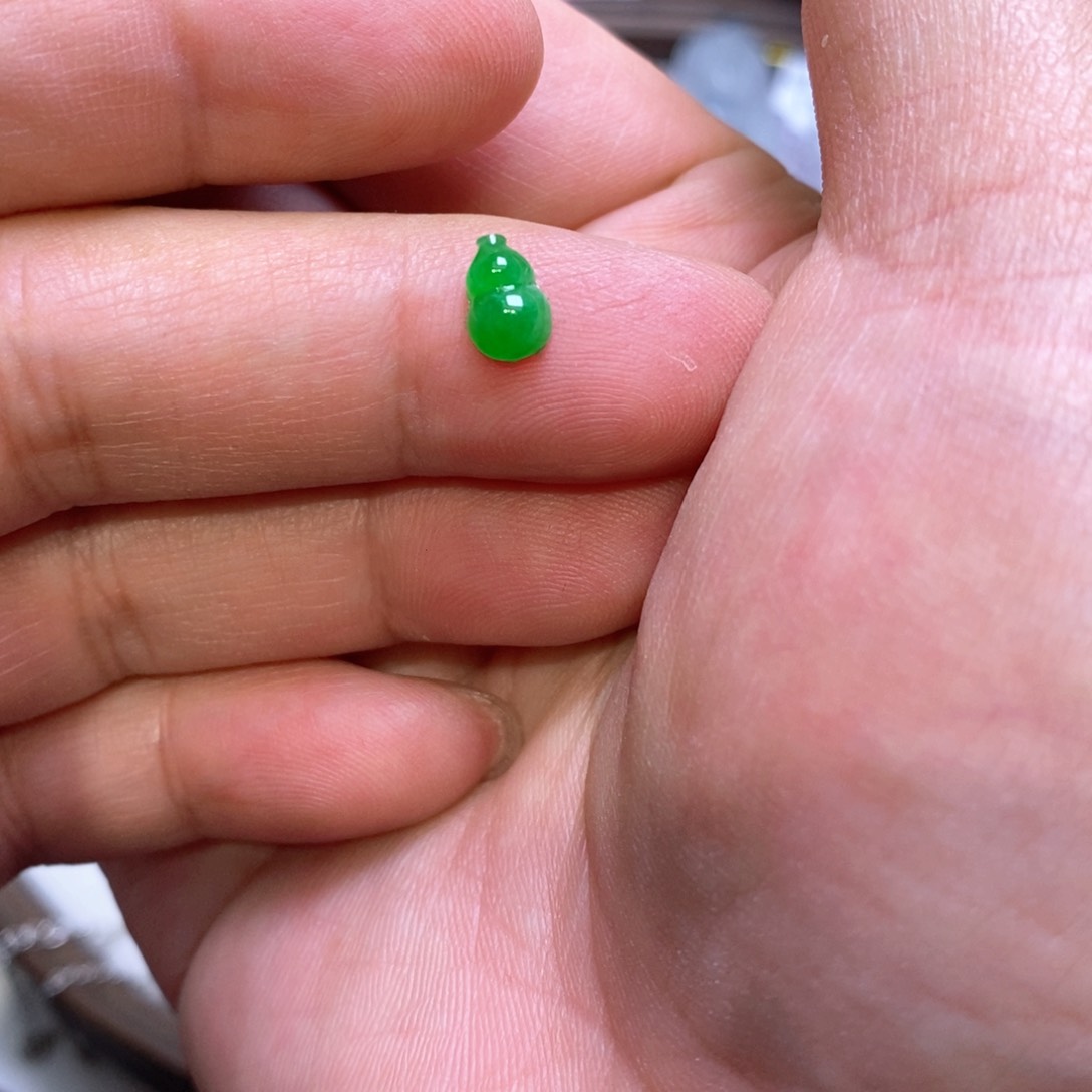 翡翠颈饰未镶嵌葫芦