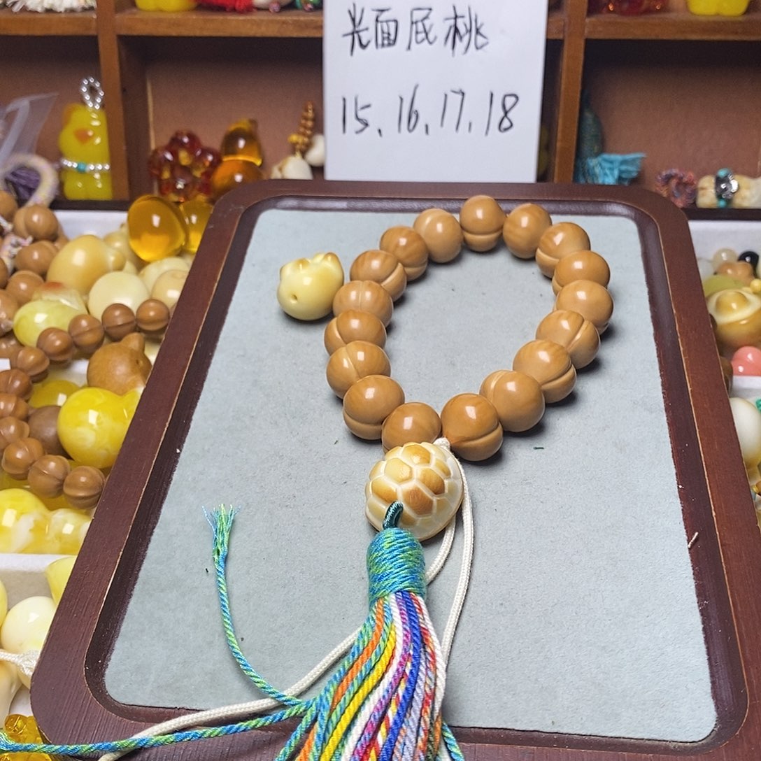 彤***话吊坠猴头核桃猫爪