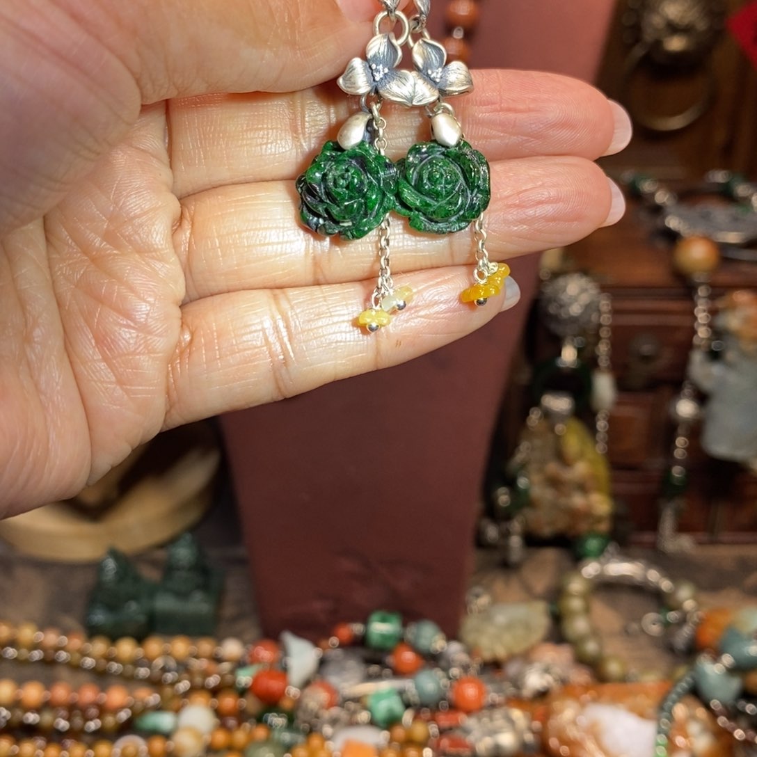 翡翠吊坠(赠链)未镶嵌