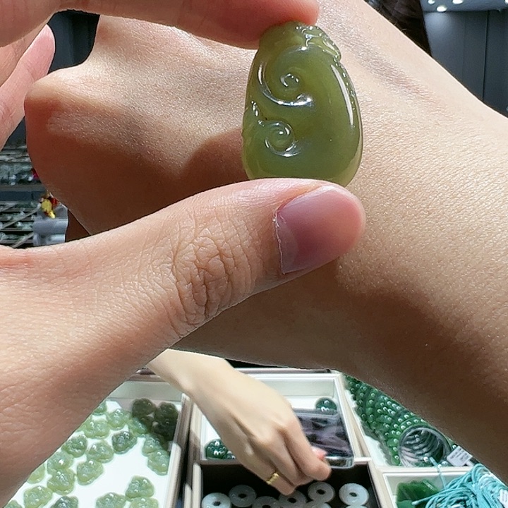 和田玉颈饰未镶嵌如意吊坠