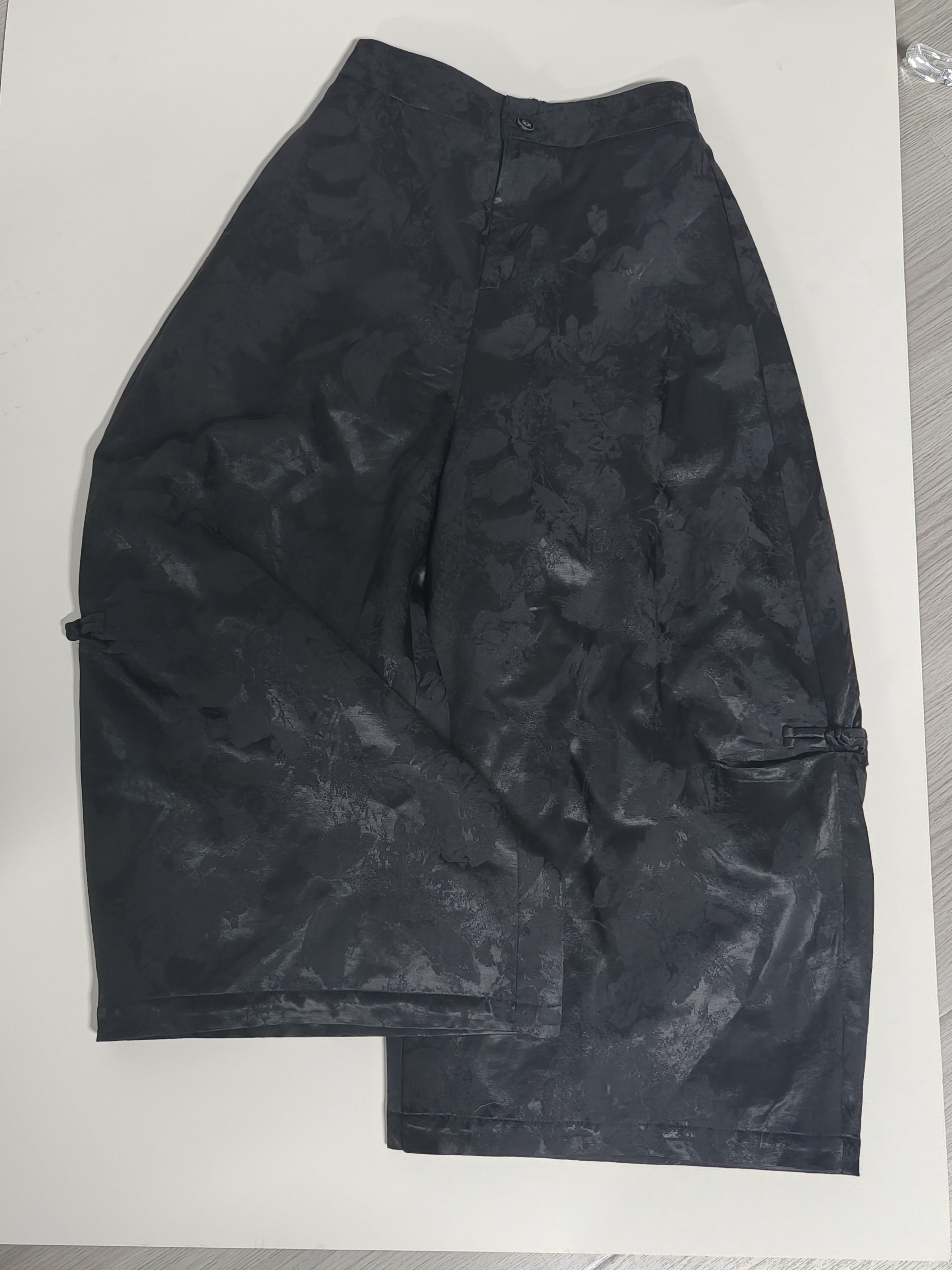 锦纹叠褶新中式国风提花羊毛棉里布不规则捏褶盘扣八分裤黑色百搭