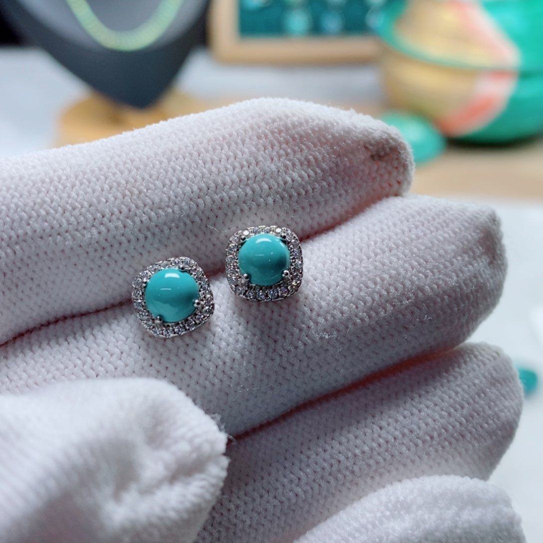 绿松石未镶嵌颈饰