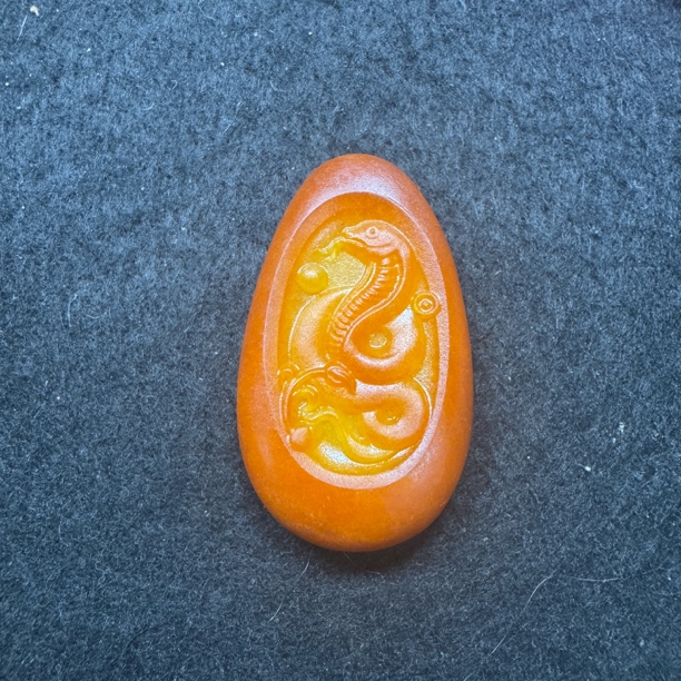 和田玉富贵缠身吊坠