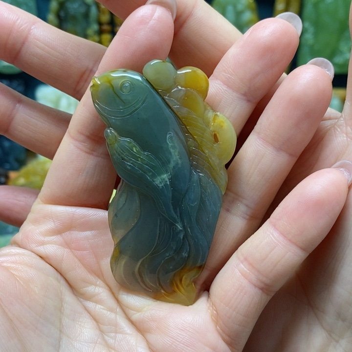 蛇纹石玉挂件未镶嵌