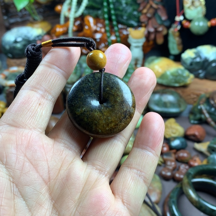 岫岩河磨玉（透闪石质玉）吊坠未镶嵌