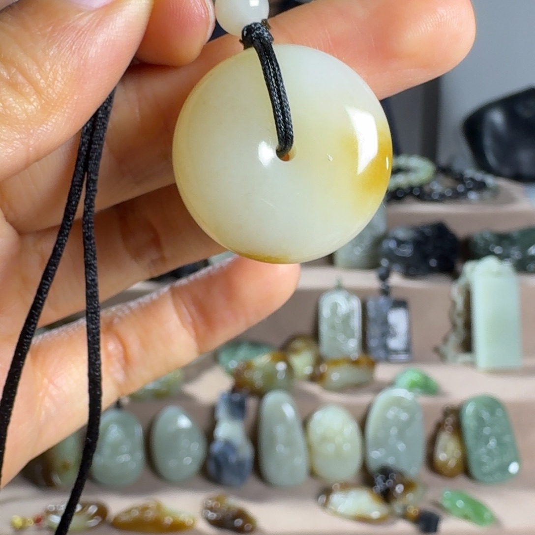 和田玉颈饰未镶嵌