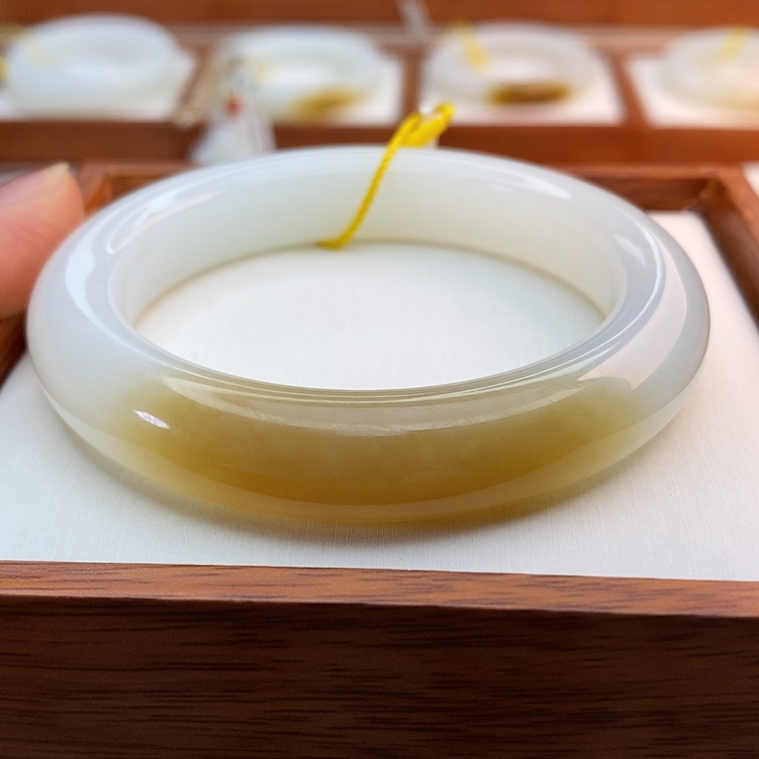 和田玉（糖玉）未镶嵌手链