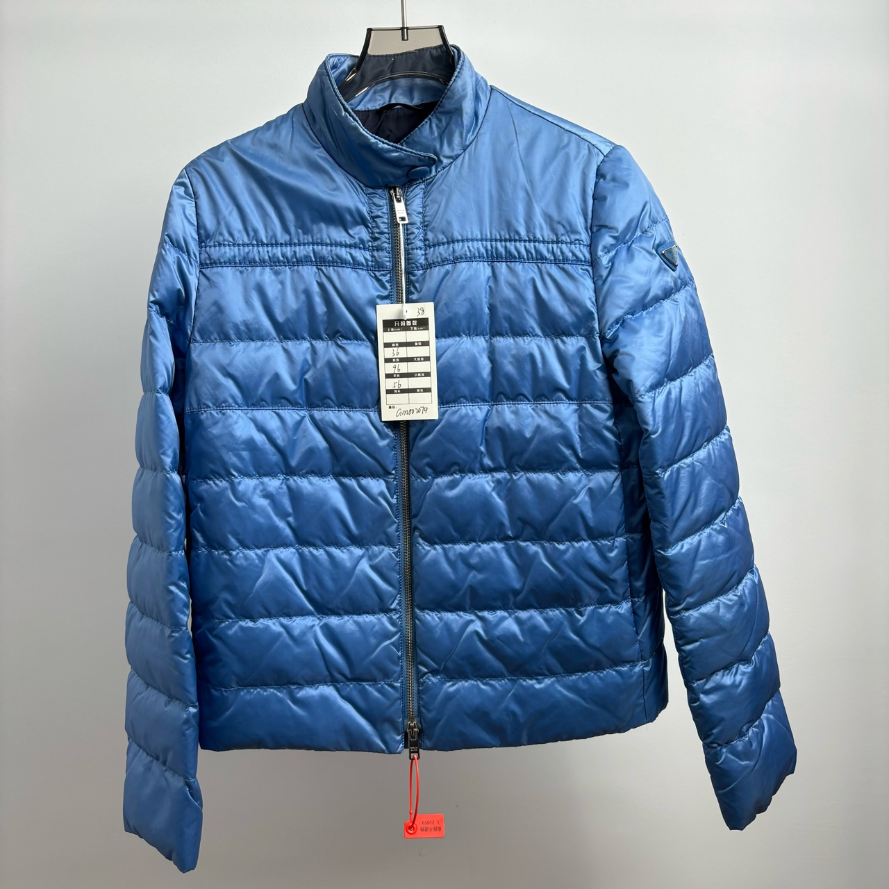 99新 Prada/普拉达 蓝色正肩短款羽绒服 38码 GM002074