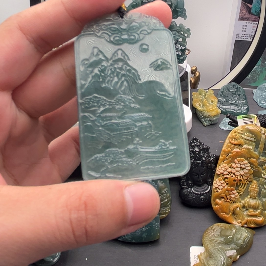 翡翠未镶嵌颈饰山水