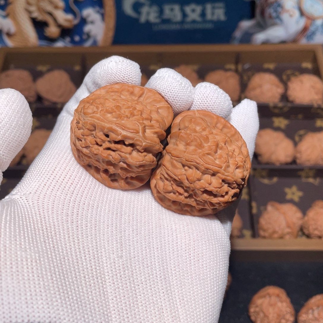 吊坠桃核白狮子 编号A216