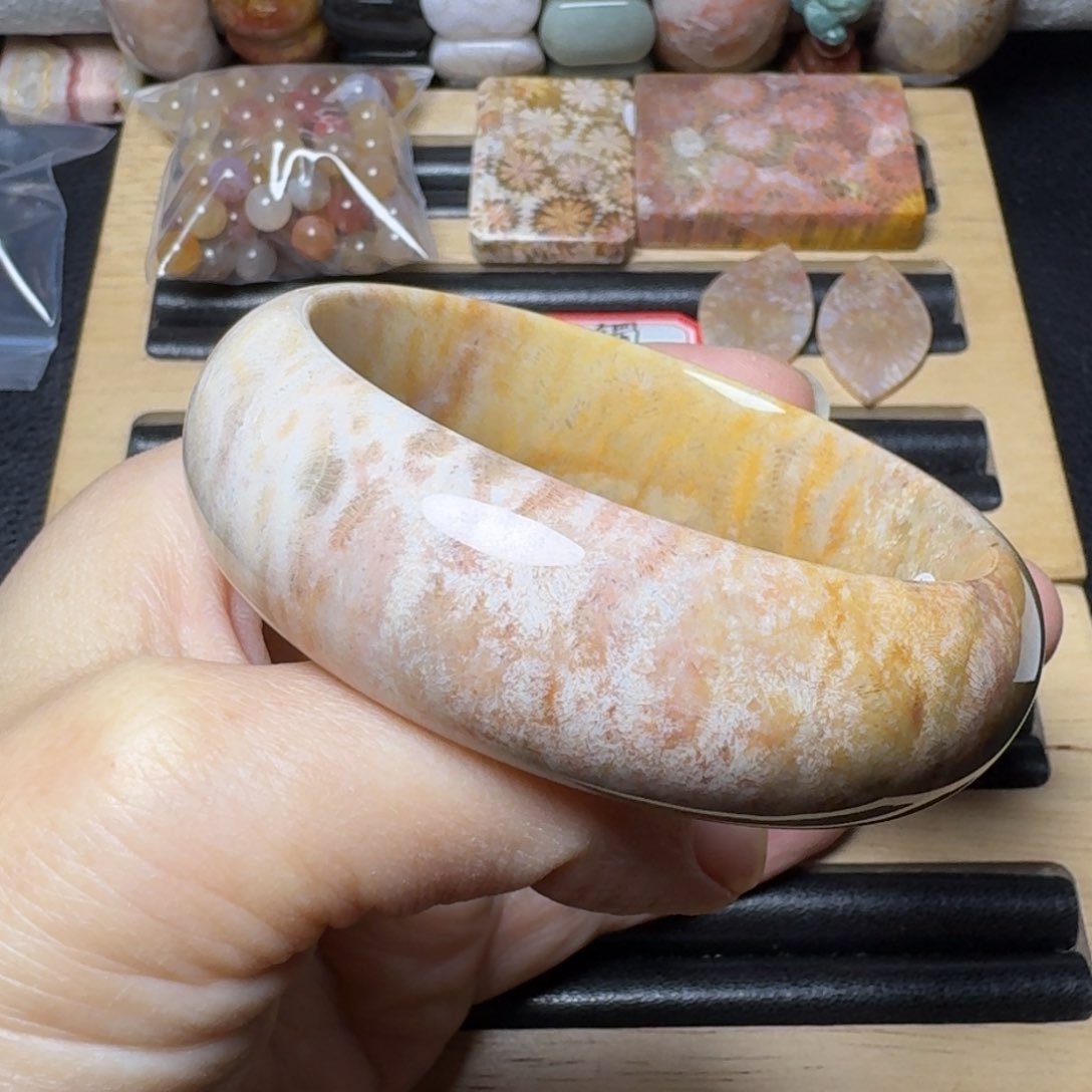 硅化玉58粉黄绿虫纹未镶嵌
