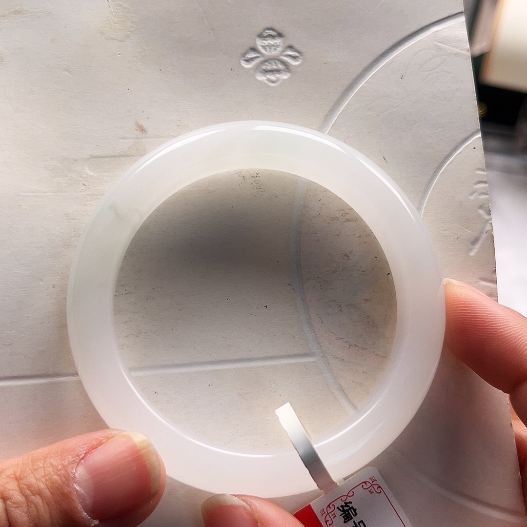 石英质玉未镶嵌手镯BSSW011