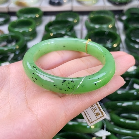 和田玉（碧玉）未镶嵌手镯