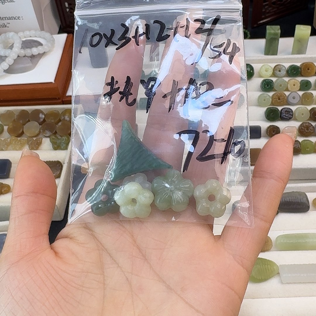 执***）和田玉未镶嵌珠宝半成品