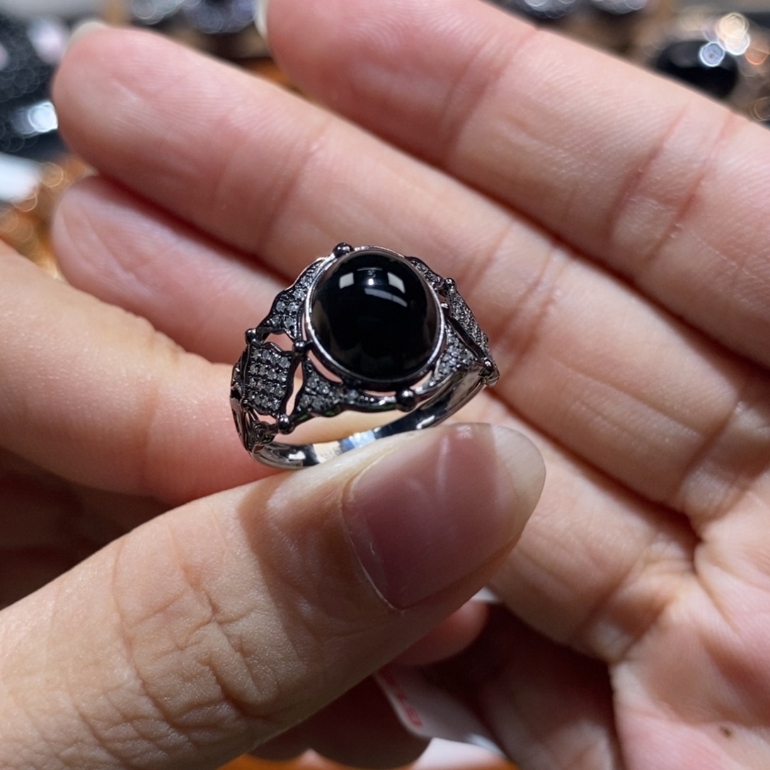 翡翠18K金镶嵌戒指