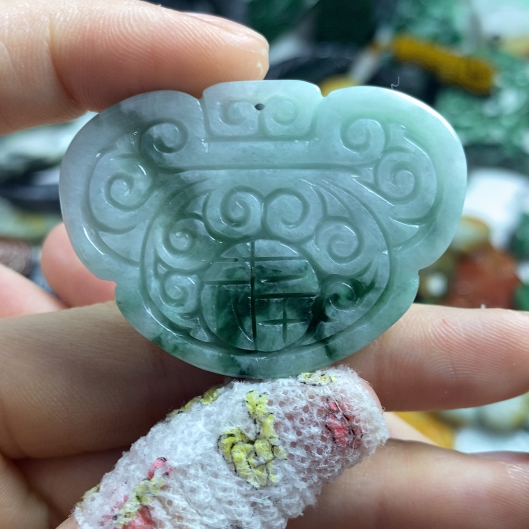 翡翠颈饰未镶嵌吊坠
