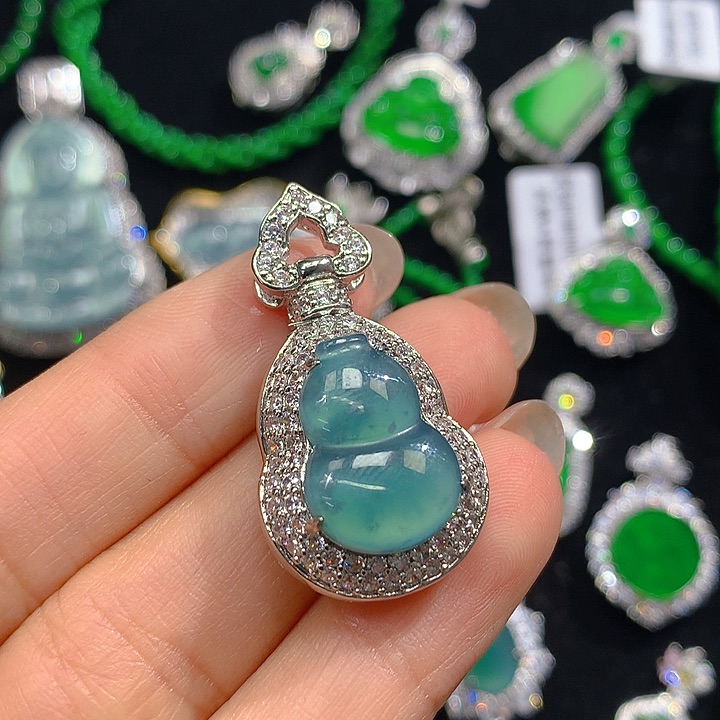 翡翠颈饰未镶嵌翡翠