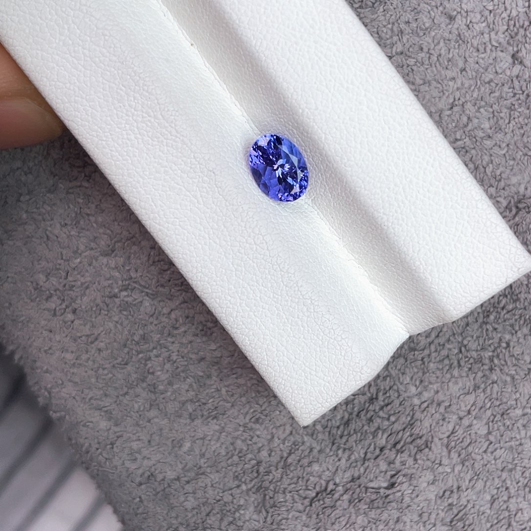 裸石未镶嵌坦桑石1.466Ct。   