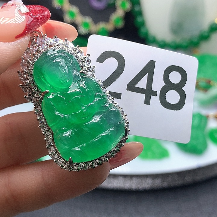 翡翠吊坠(赠链)未镶嵌